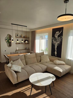 Spacious panoramic 3BD apartment with balcony